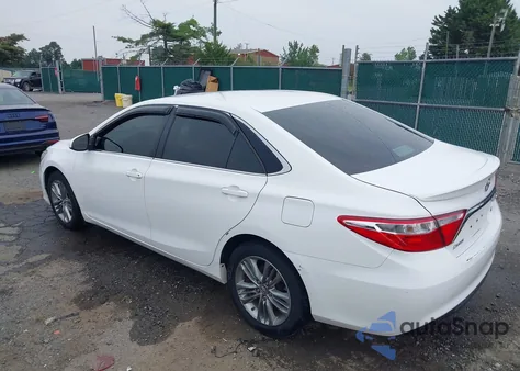 2015 Toyota Camry Se z USA, uszkodzony, nr VIN 4T1BF1FK8FU041141